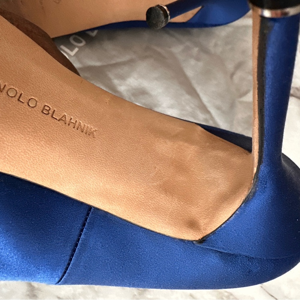 Manolo Blahnik Hangisi Blue Satin Heels with Crystal Buckle, Hangisi Pumps, 42.5 - Picture 14 of 16